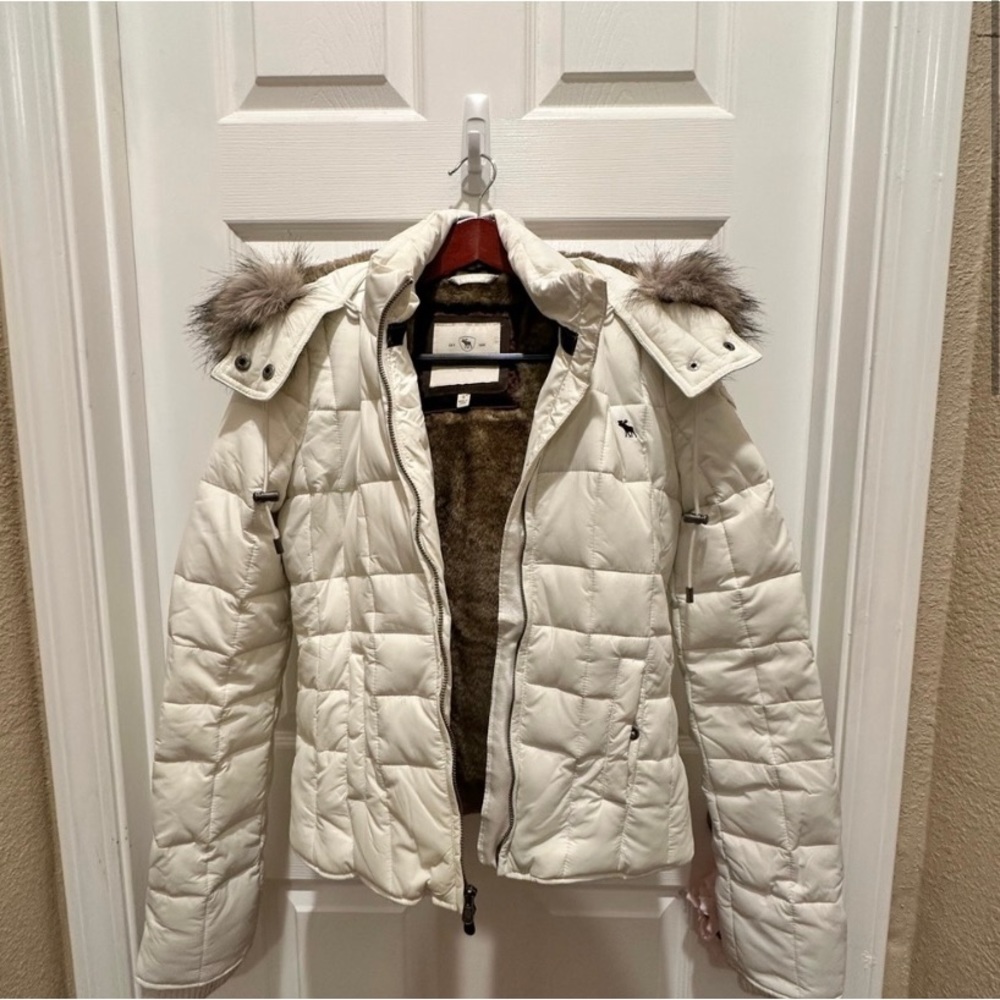 Abercrombie & Fitch white puffer coat